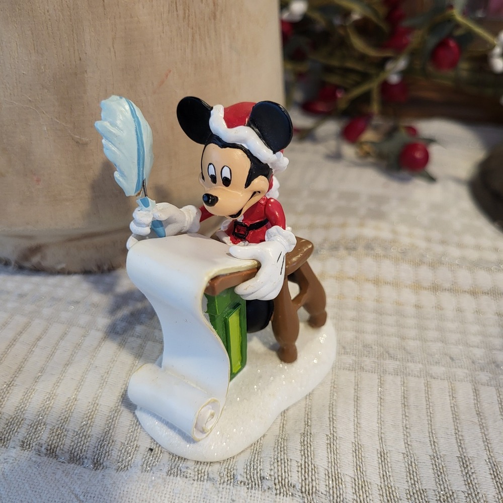 Department 56 Mickeys Christmas List Village Figurine 2010‎